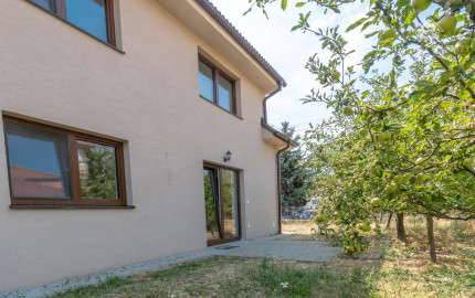 *Exkluzívne*5-IZBOVÁ NOVOSTAVBA V MODRE | 142 m² | CENTRUM  A ŠKOLY  NA DOSAH |ZÁHRADA |A0|