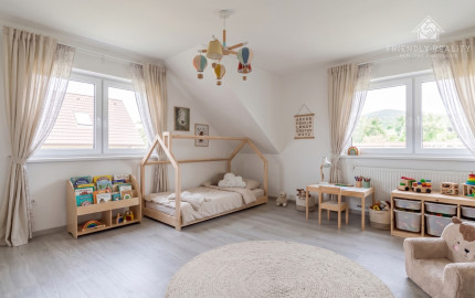 *Exkluzívne*5-IZBOVÁ NOVOSTAVBA V MODRE | 142 m² | CENTRUM  A ŠKOLY  NA DOSAH |ZÁHRADA |A0|