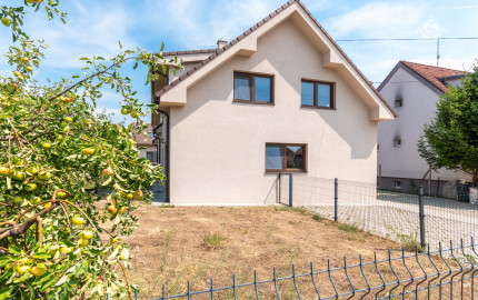 *Exkluzívne*5-IZBOVÁ NOVOSTAVBA V MODRE | 142 m² | CENTRUM  A ŠKOLY  NA DOSAH |ZÁHRADA |A0|