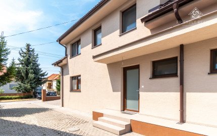 *Exkluzívne*5-IZBOVÁ NOVOSTAVBA V MODRE | 142 m² | CENTRUM  A ŠKOLY  NA DOSAH |ZÁHRADA |A0|