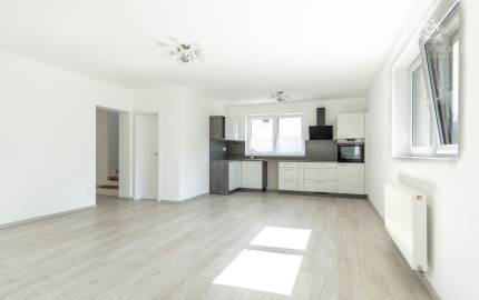 *Exkluzívne*5-IZBOVÁ NOVOSTAVBA V MODRE | 142 m² | CENTRUM  A ŠKOLY  NA DOSAH |ZÁHRADA |A0|