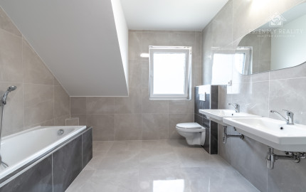 *Exkluzívne*5-IZBOVÁ NOVOSTAVBA V MODRE | 142 m² | CENTRUM  A ŠKOLY  NA DOSAH |ZÁHRADA |A0|