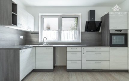 *Exkluzívne*5-IZBOVÁ NOVOSTAVBA V MODRE | 142 m² | CENTRUM  A ŠKOLY  NA DOSAH |ZÁHRADA |A0|