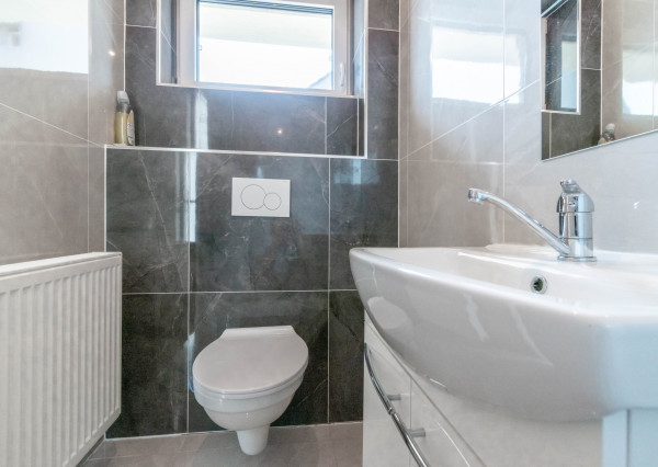 EXKLUZÍVNE NA PREDAJ KOMFORTNÝ 5-IZBOVÝ RODINNÝ DOM V MODRE