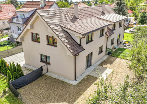 EXKLUZÍVNE NA PREDAJ KOMFORTNÝ 5-IZBOVÝ RODINNÝ DOM V MODRE