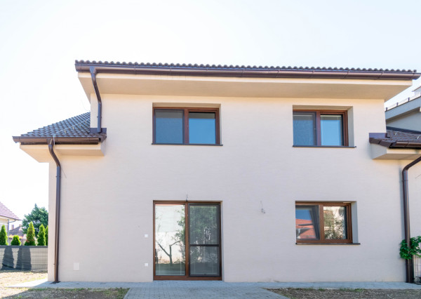 EXKLUZÍVNE NA PREDAJ KOMFORTNÝ 5-IZBOVÝ RODINNÝ DOM V MODRE