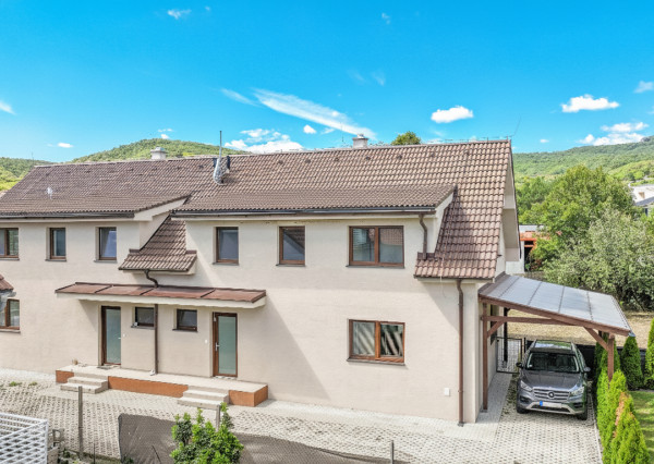 EXKLUZÍVNE NA PREDAJ KOMFORTNÝ 5-IZBOVÝ RODINNÝ DOM V MODRE