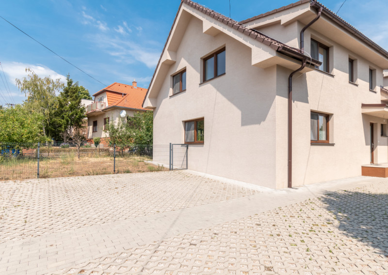 *Exkluzívne*5-IZBOVÁ NOVOSTAVBA V MODRE | 142 m² | CENTRUM  A ŠKOLY  NA DOSAH |ZÁHRADA |A0|
